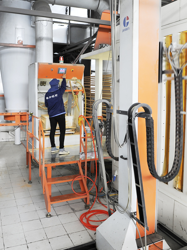 郑州泰和铝材厂粉末喷涂线